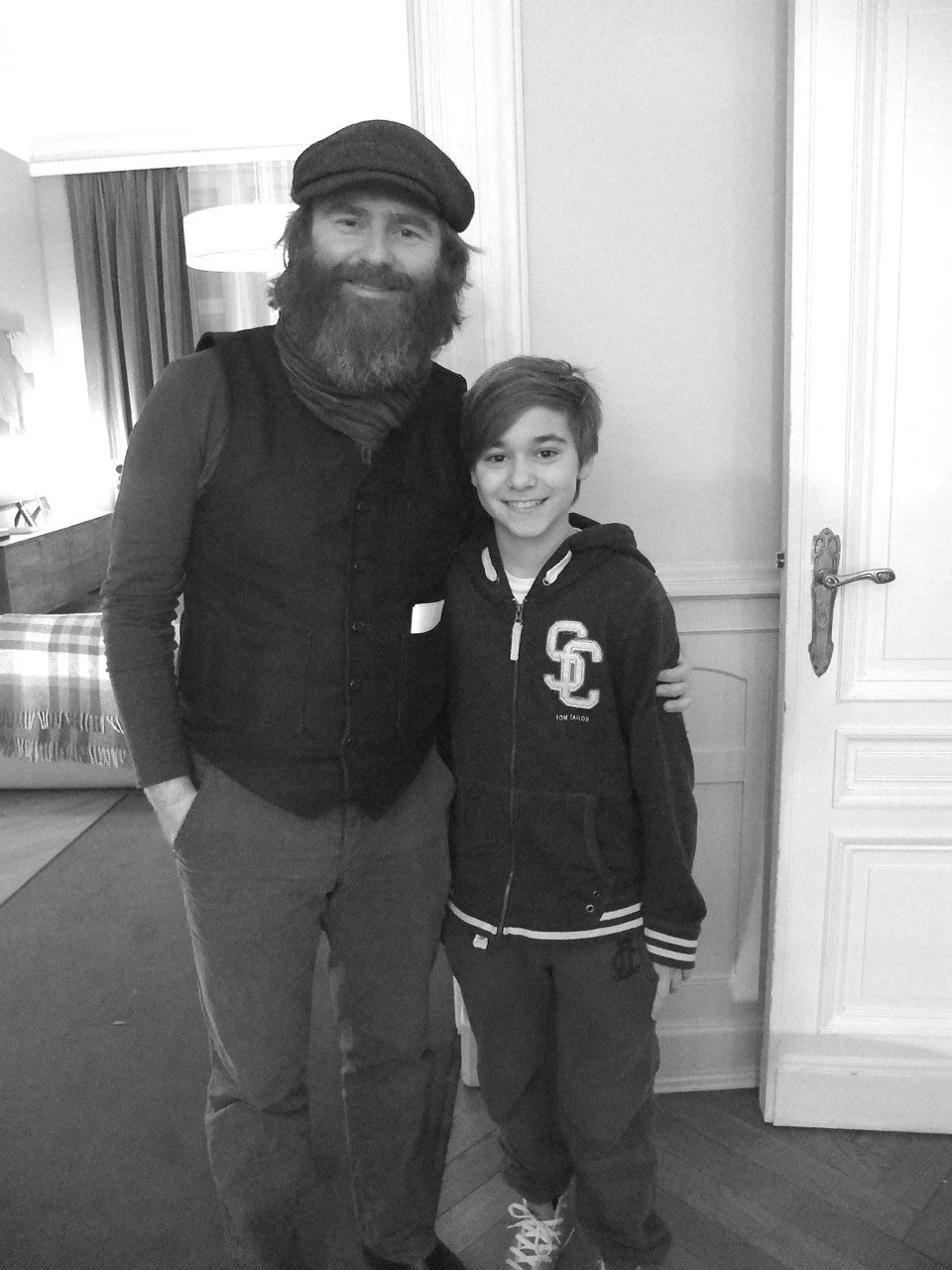 Louie Betton (role: Kaleb Rubin) on the Tatort set with director Stephan Wagner.